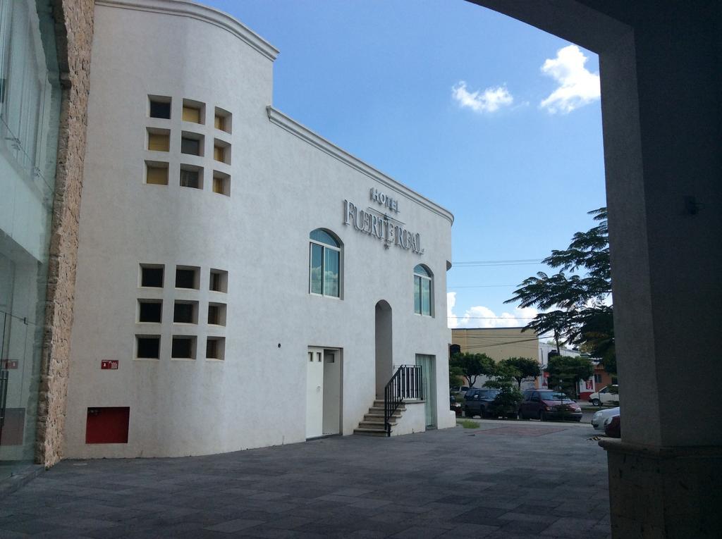 Hotel Fuerte Real Ciudad Guzman Exteriör bild